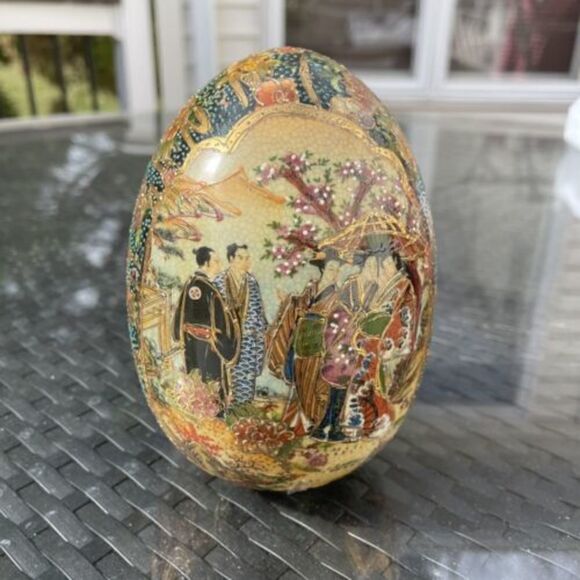 Vintage Japanese Hand-Painted Satsuma Moriage Goso Blue Egg Sculpture - Picture 2 of 12